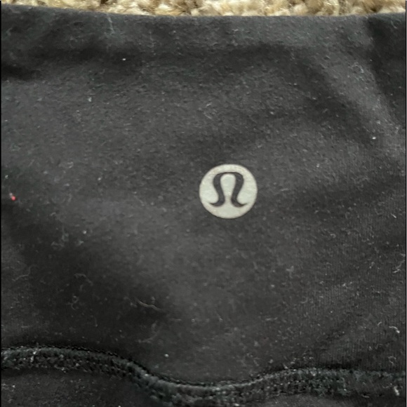 Black lululemon leggings size 6 - Picture 3 of 4